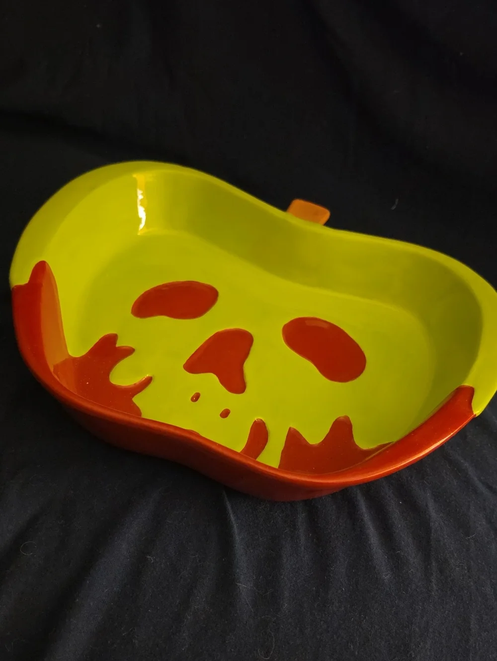 Disney Villains Poison Apple Baking Dish Brand New